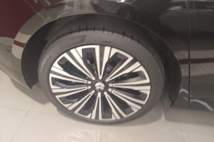 Used Nio ET9 2025 100kWh Signature Edition Right Rear Wheel Hub