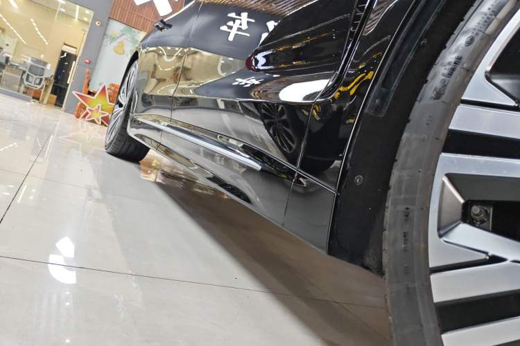 Used Nio ET9 2025 100 kWh Right Side Sill