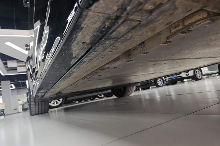 Used Nio ET9 2025 100 kWh Right Side Sill