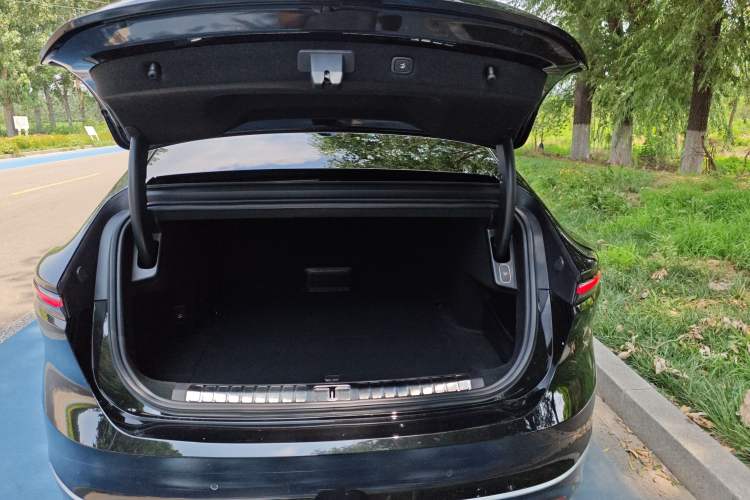 Used Nio ET9 2025 100 kWh Trunk