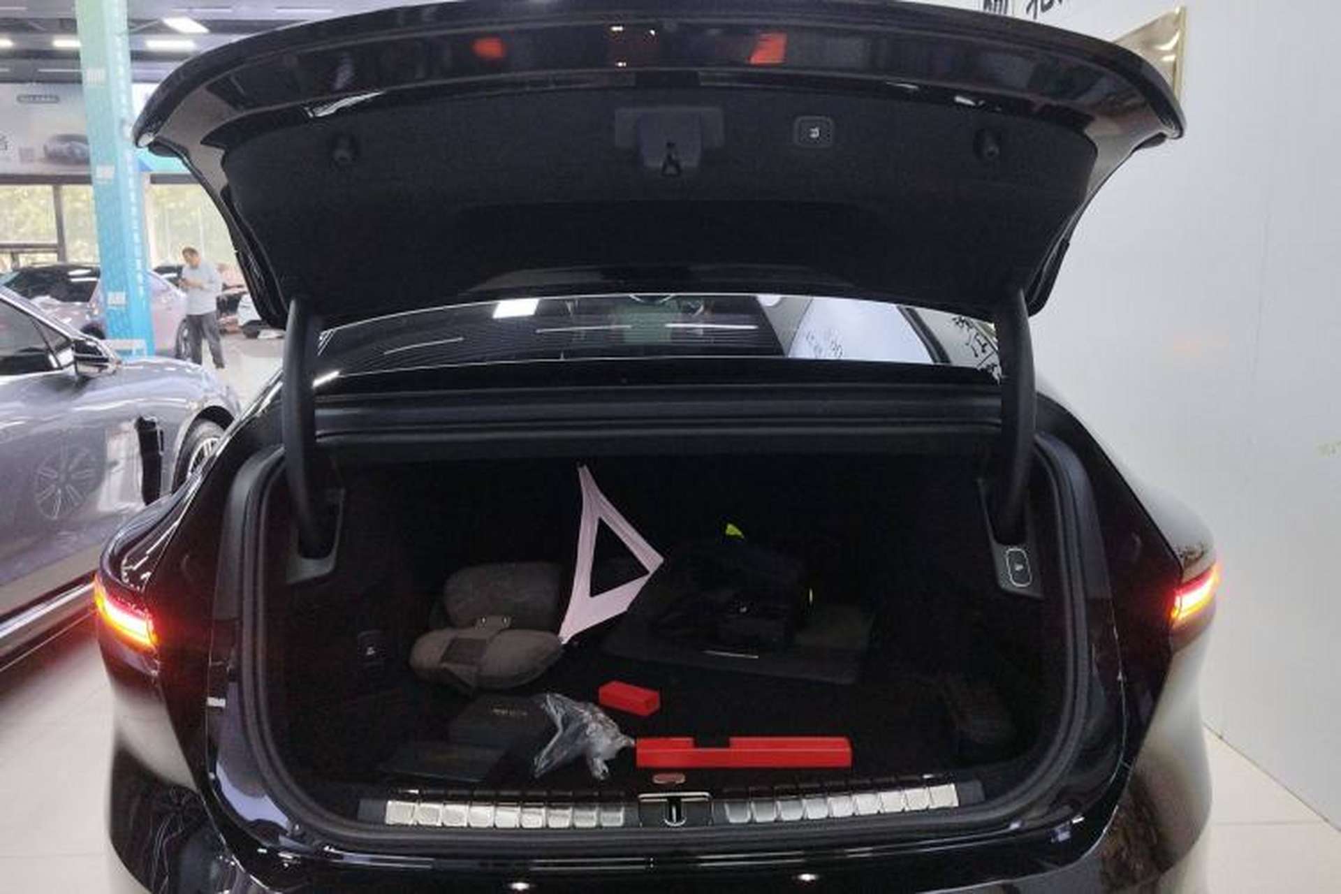 Used Nio ET9 2025 100 kWh Trunk