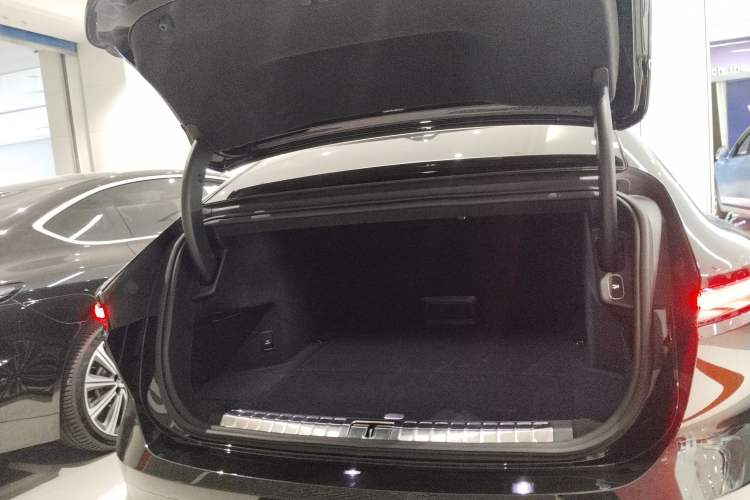 Used Nio ET9 2025 100kWh Signature Edition Trunk