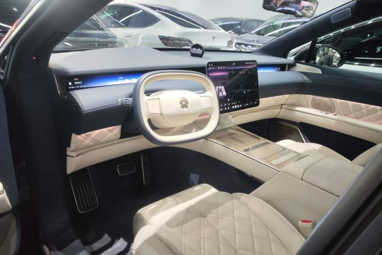 Used Nio ET9 2025 100kWh Signature Edition Center Console
