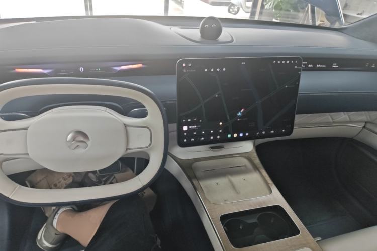 Used Nio ET9 2025 100kWh Signature Edition Center Console