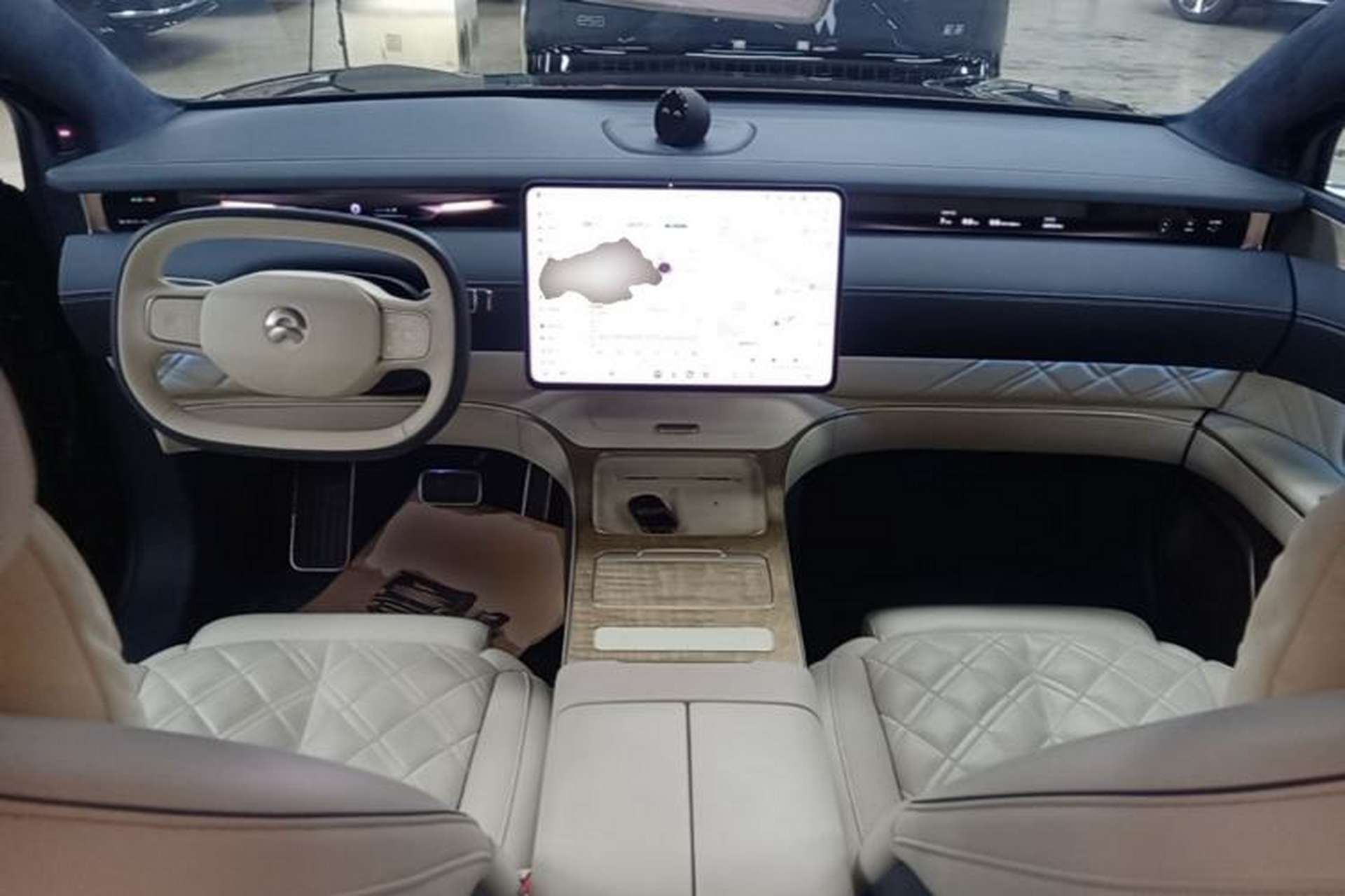 Used Nio ET9 2025 100kWh Signature Edition Center Console
