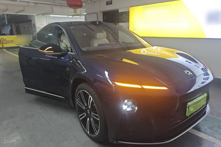 Used Nio ET9 2025 100kWh Signature Edition Front Right 45 Deg