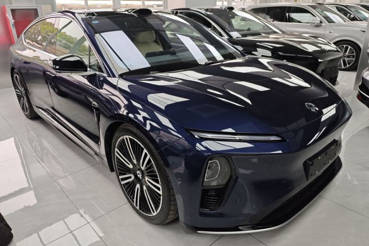 Used Nio ET9 2025 100kWh Signature Edition Front Right 45 Deg