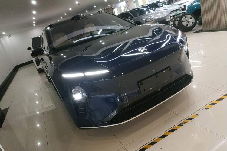 Used Nio ET9 2025 100kWh Signature Edition Front Right 45 Deg