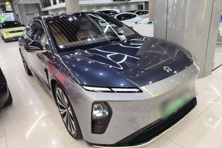 Used Nio ET9 2025 100kWh Signature Edition Front Right 45 Deg