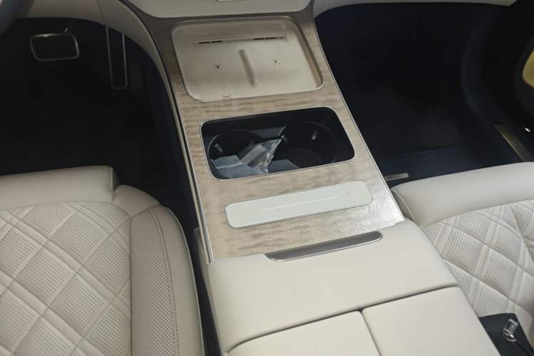 Used Nio ET9 2025 100kWh Signature Edition Gear Lever
