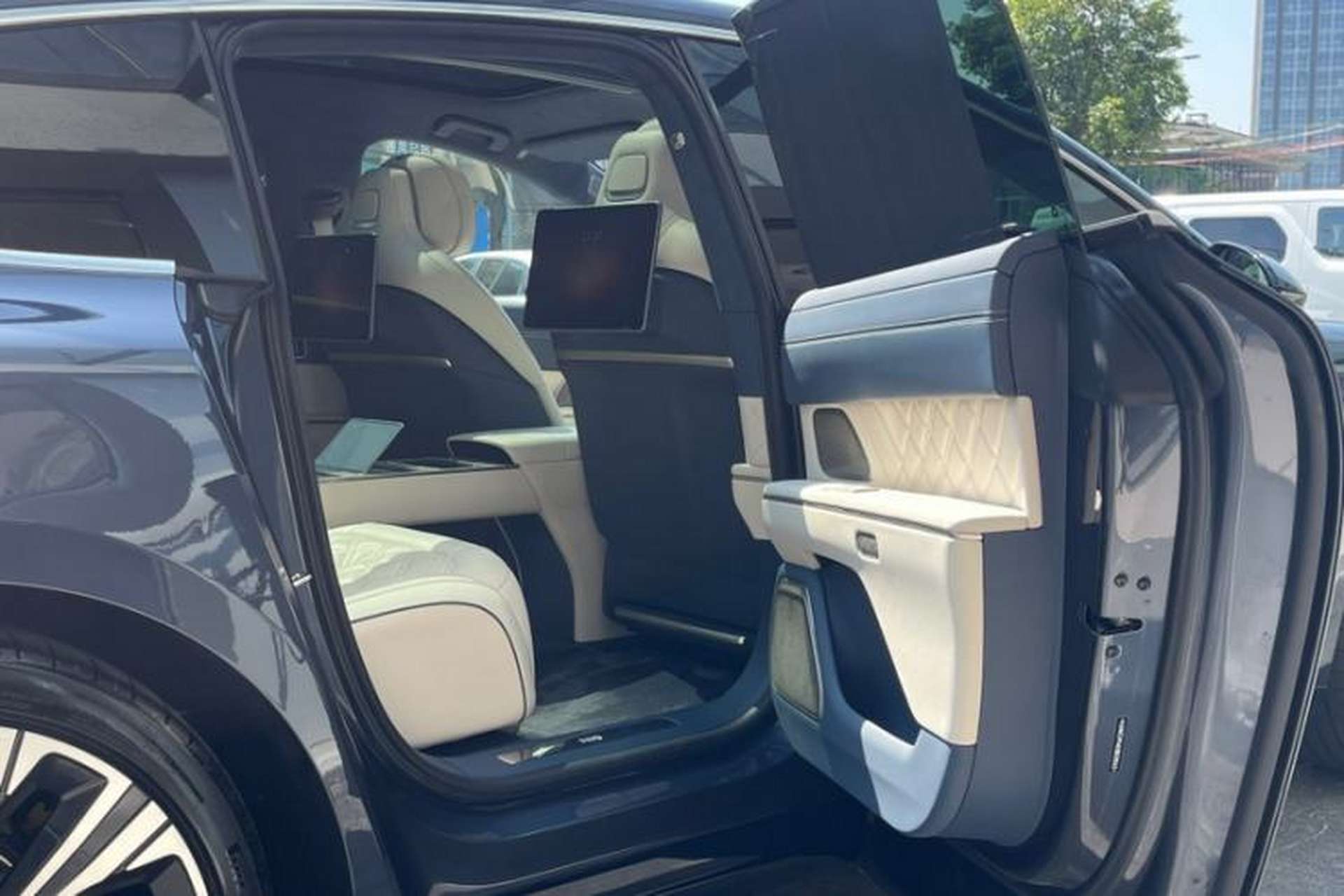 Used Nio ET9 2025 100kWh Signature Edition Interior 1