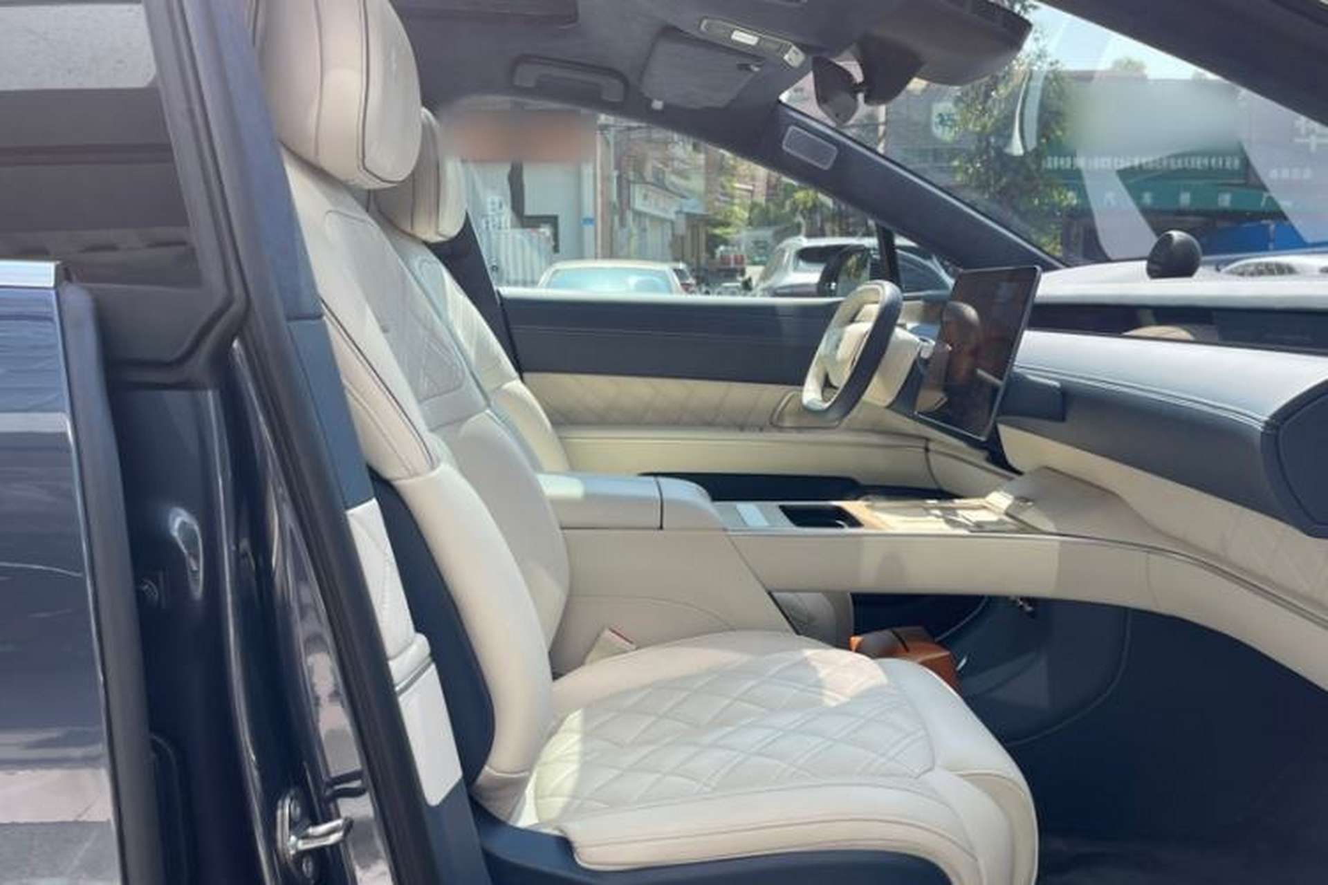 Used Nio ET9 2025 100kWh Signature Edition Interior 11