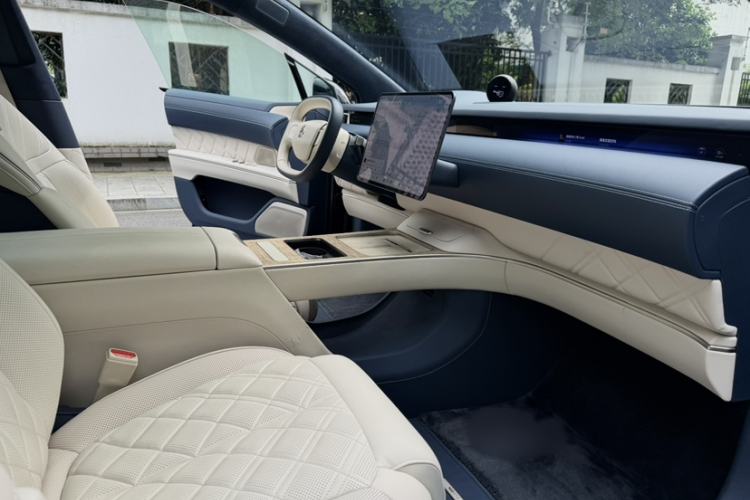 Used Nio ET9 2025 100kWh Signature Edition Interior 4