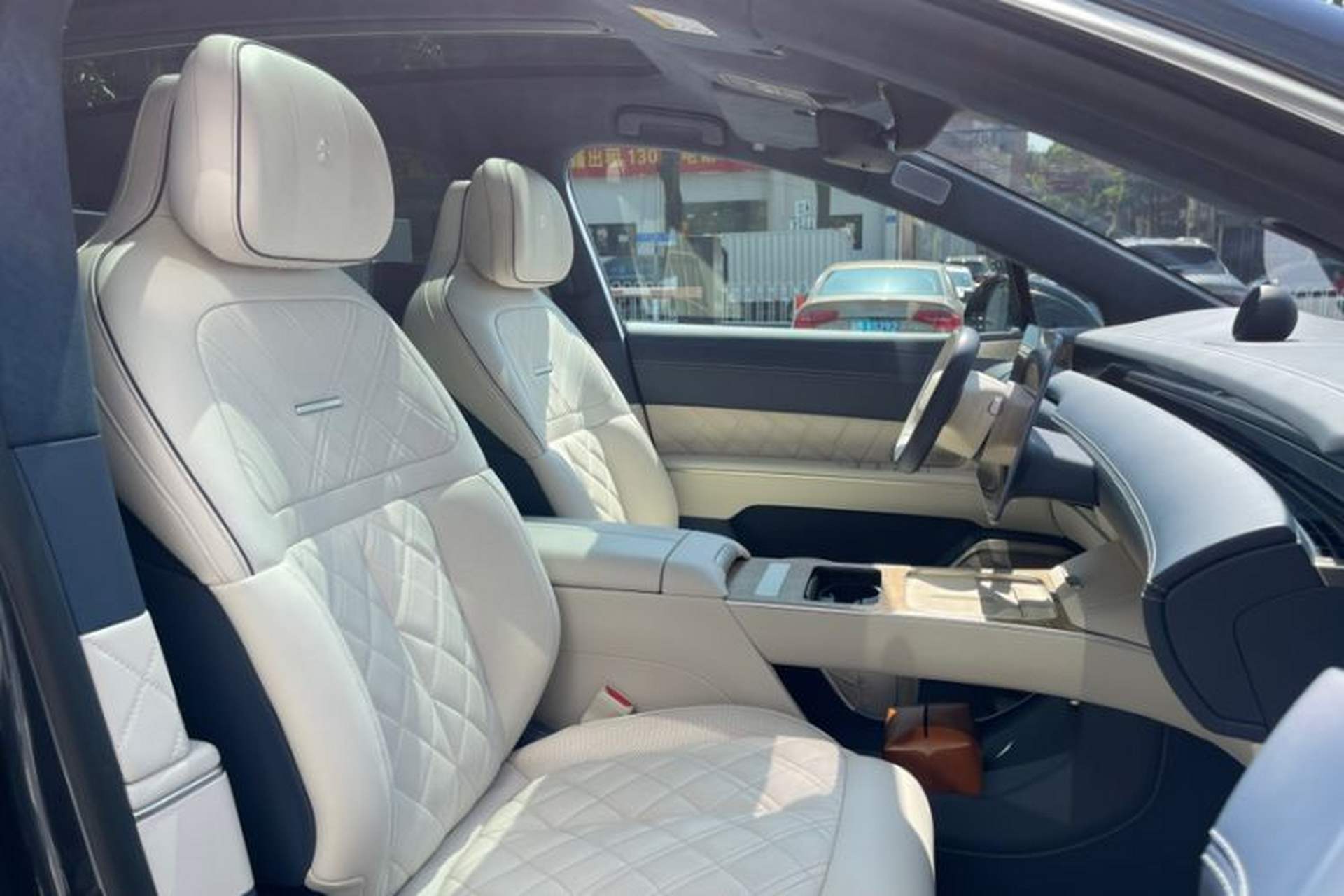 Used Nio ET9 2025 100kWh Signature Edition Interior 5