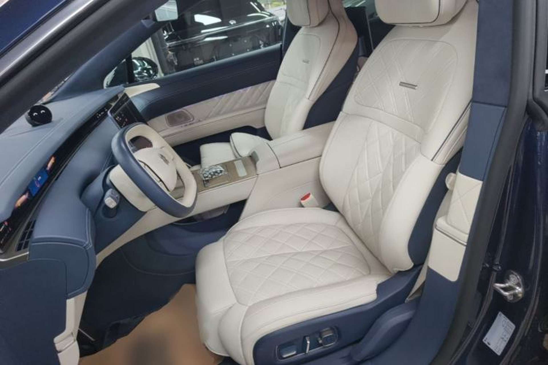 Used Nio ET9 2025 100kWh Signature Edition Left Front Seat