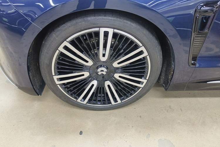 Used Nio ET9 2025 100kWh Signature Edition Left Front Wheel Hub