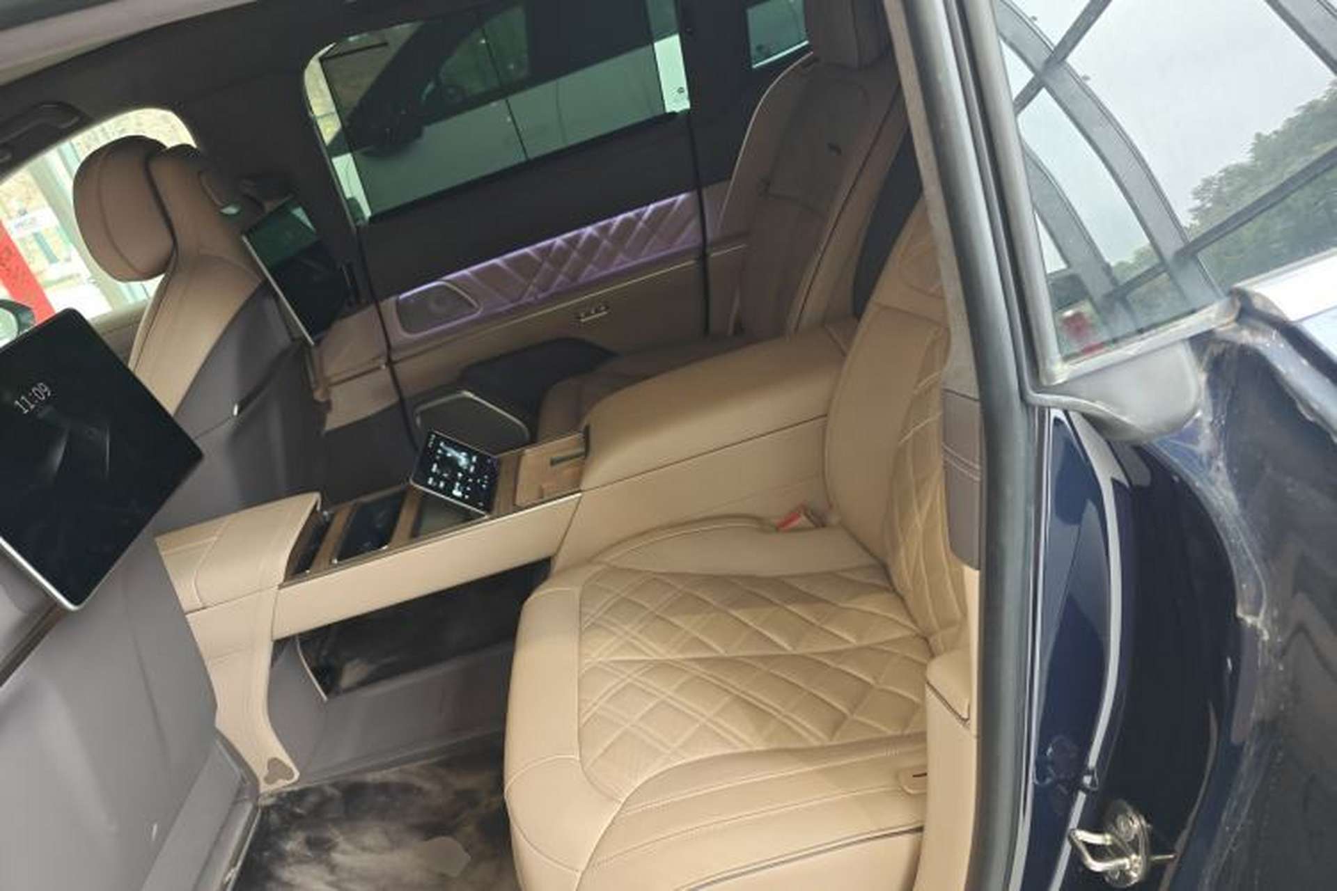 Used Nio ET9 2025 100 kWh Left Rear Seat