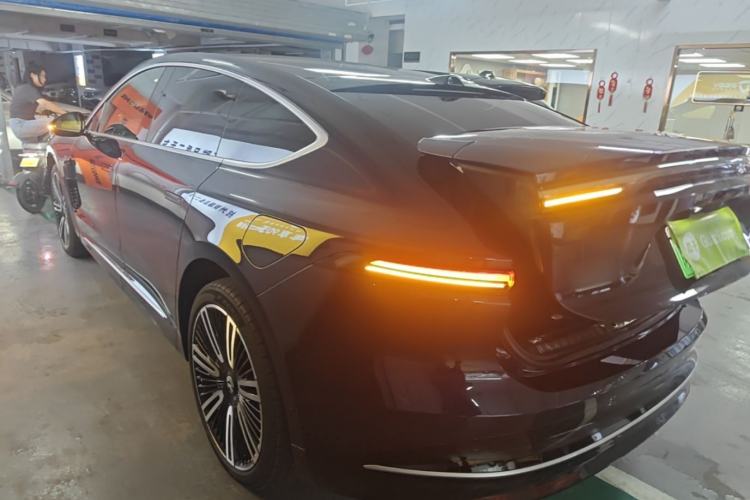 Used Nio ET9 2025 100kWh Signature Edition Rear Left 45 Deg