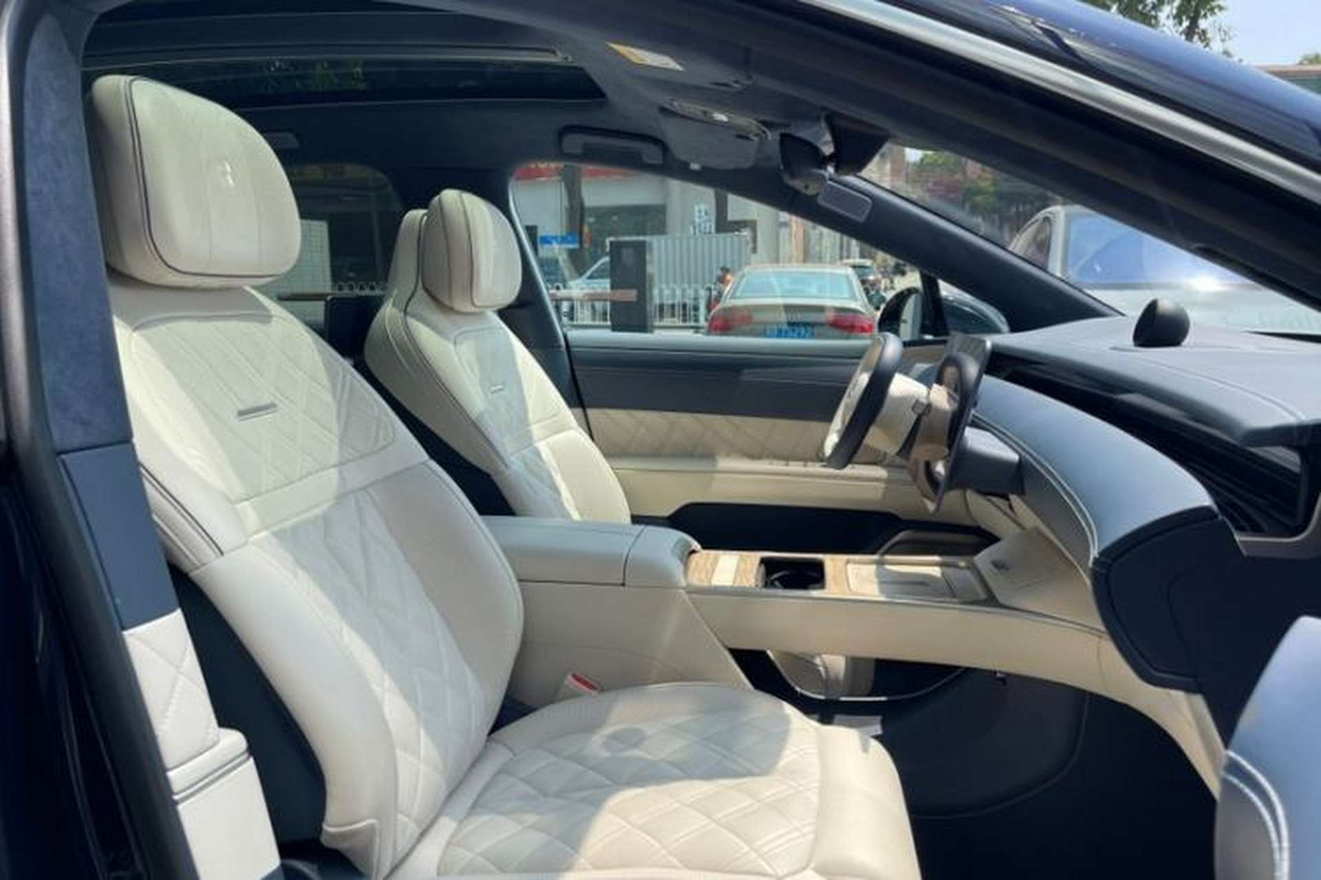 Used Nio ET9 2025 100kWh Signature Edition Right Front Seat