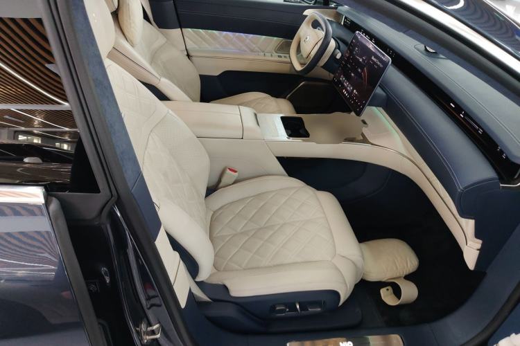 Used Nio ET9 2025 100kWh Signature Edition Right Front Seat