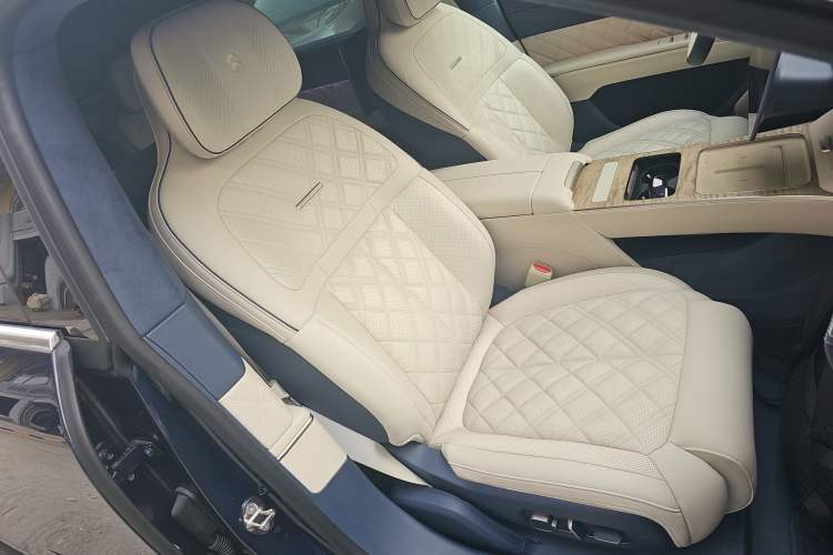 Used Nio ET9 2025 100kWh Signature Edition Right Front Seat