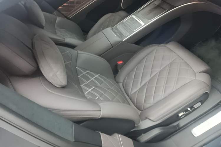 Used Nio ET9 2025 100kWh Signature Edition Right Front Seat