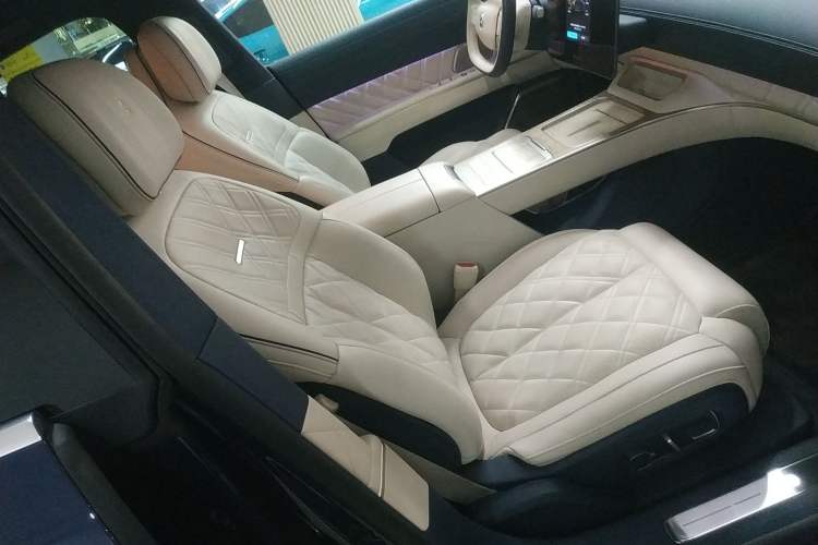 Used Nio ET9 2025 100kWh Signature Edition Right Front Seat