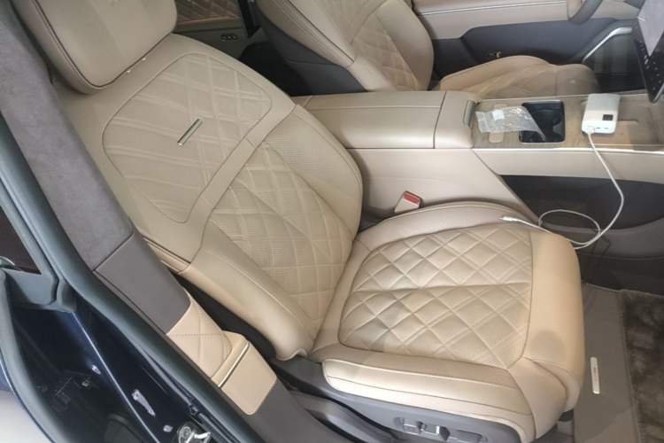 Used Nio ET9 2025 100 kWh Right Front Seat