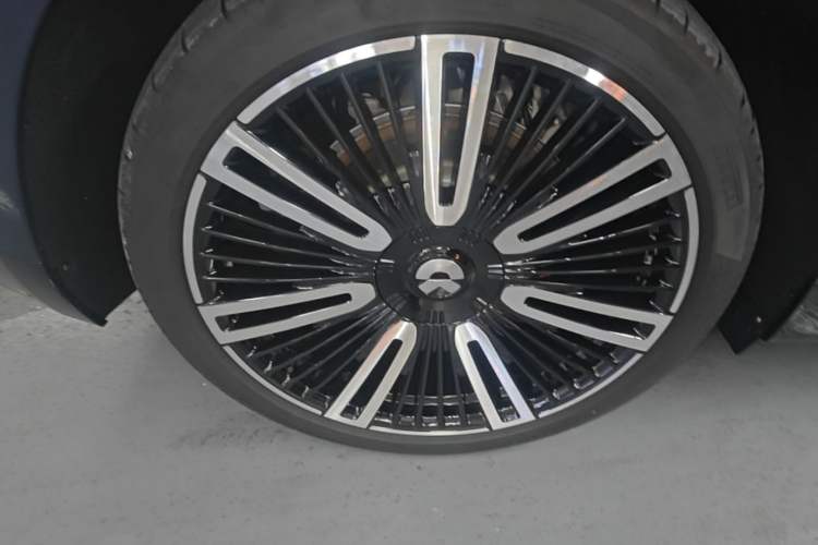 Used Nio ET9 2025 100kWh Signature Edition Right Rear Wheel Hub