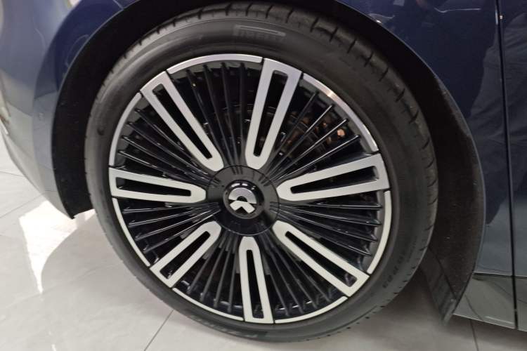 Used Nio ET9 2025 100kWh Signature Edition Right Rear Wheel Hub