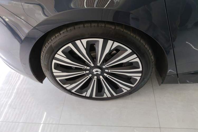 Used Nio ET9 2025 100kWh Signature Edition Right Rear Wheel Hub