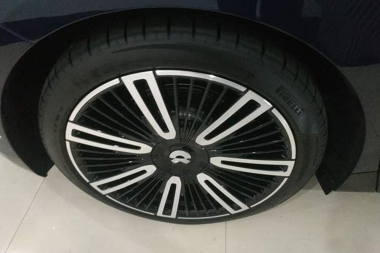 Used Nio ET9 2025 100kWh Signature Edition Right Rear Wheel Hub