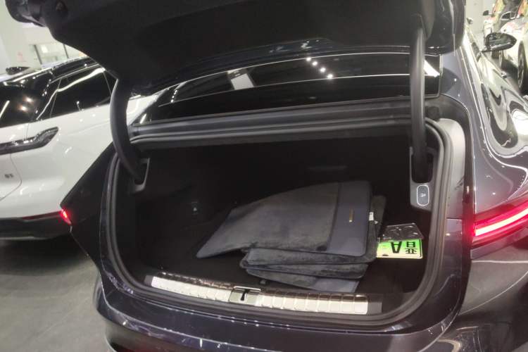 Used Nio ET9 2025 100kWh Signature Edition Trunk