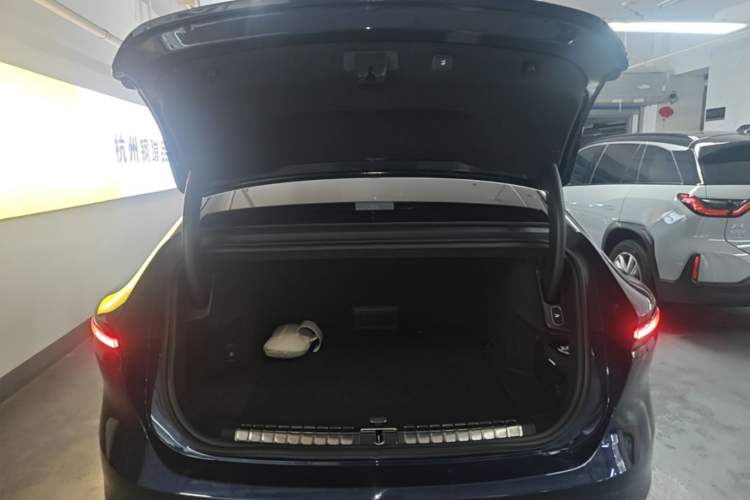 Used Nio ET9 2025 100kWh Signature Edition Trunk