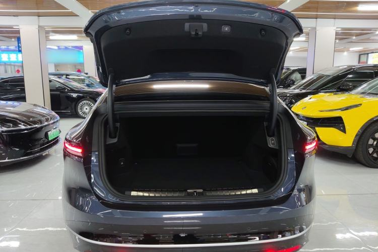 Used Nio ET9 2025 100kWh Signature Edition Trunk