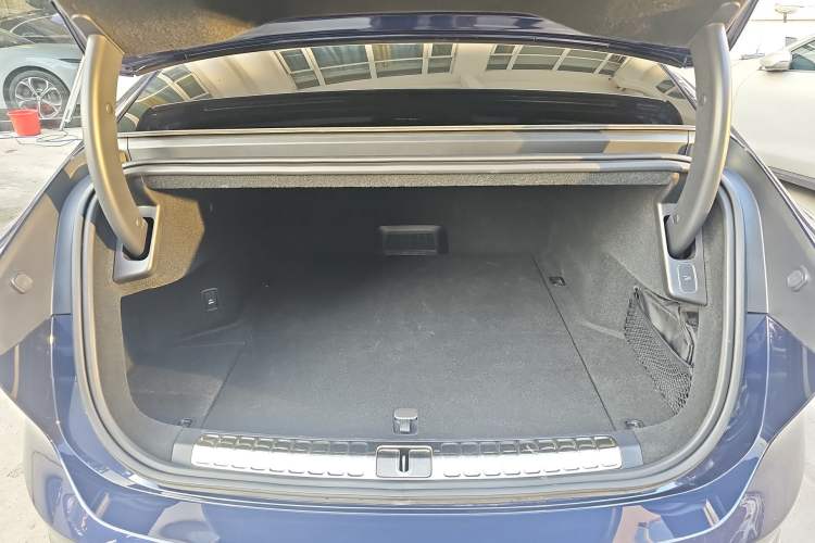 Used Nio ET9 2025 100kWh Signature Edition Trunk