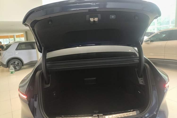 Used Nio ET9 2025 100 kWh Trunk