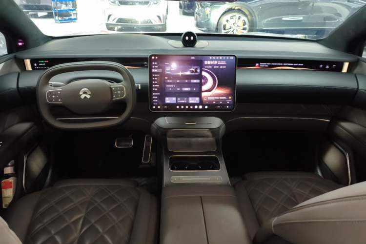 Used Nio ET9 2025 100 kWh Center Console