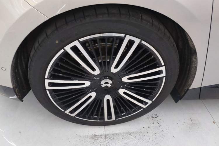 Used Nio ET9 2025 100 kWh Exterior 5