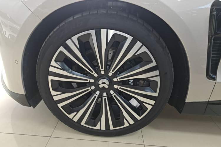 Used Nio ET9 2025 100kWh Signature Edition Left Front Wheel Hub