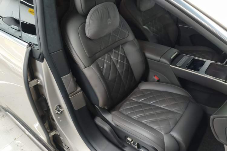 Used Nio ET9 2025 100 kWh Right Front Seat