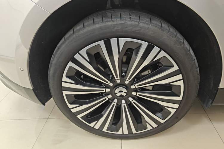 Used Nio ET9 2025 100kWh Signature Edition Right Rear Wheel Hub