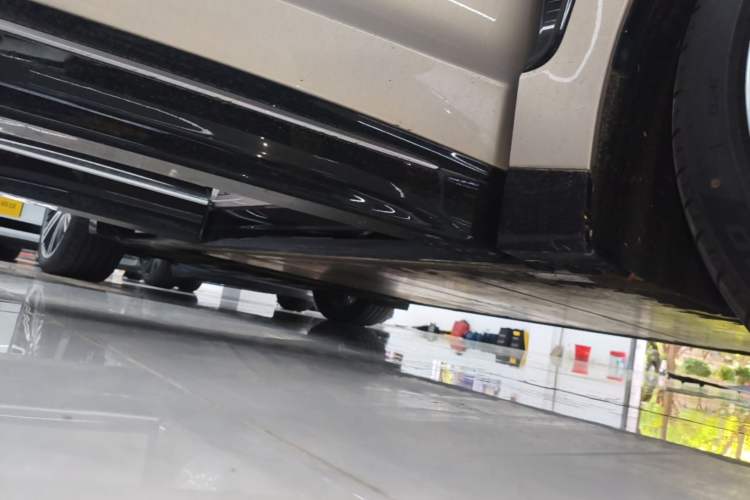 Used Nio ET9 2025 100 kWh Right Side Sill