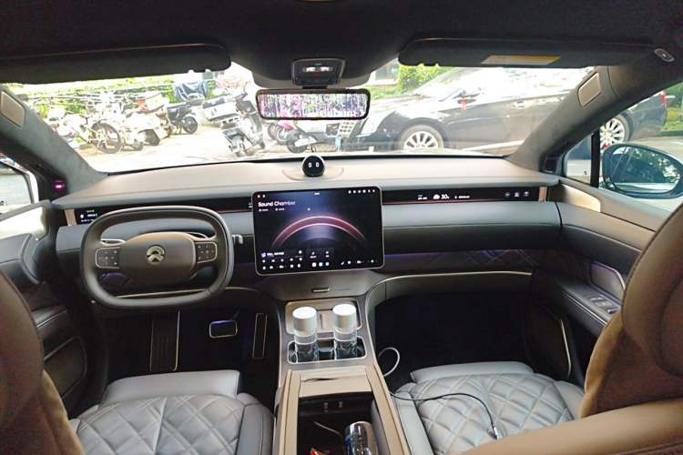 Used Nio ET9 2025 100 kWh Center Console