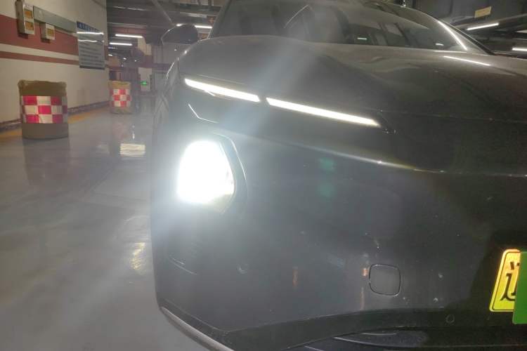 Used Nio ET9 2025 100kWh Signature Edition Right Front Headlight