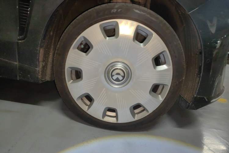 Used Nio ET9 2025 100kWh Signature Edition Right Front Wheel Hub