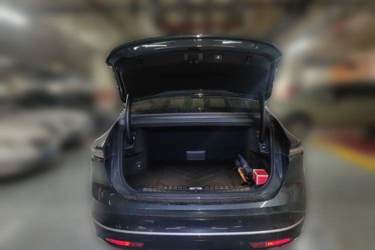 Used Nio ET9 2025 100kWh Signature Edition Trunk