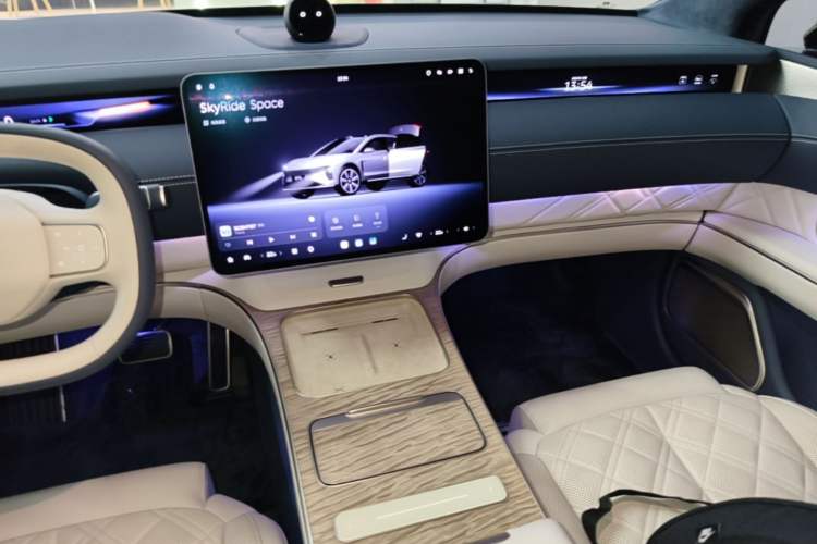 Used Nio ET9 2025 100kWh Signature Edition Audio And AC Panel
