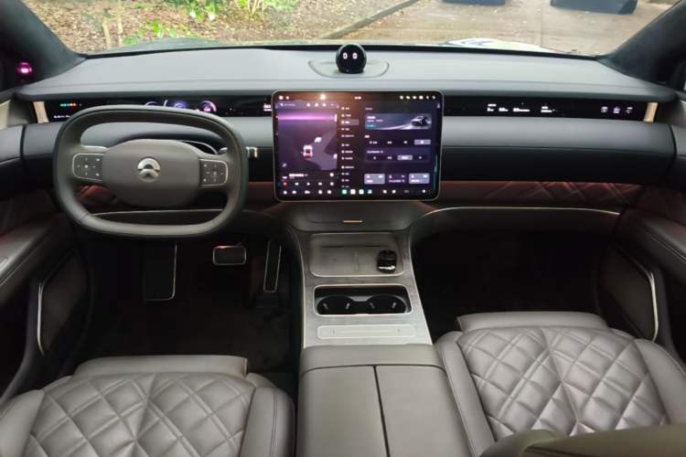 Used Nio ET9 2025 100kWh Signature Edition Center Console
