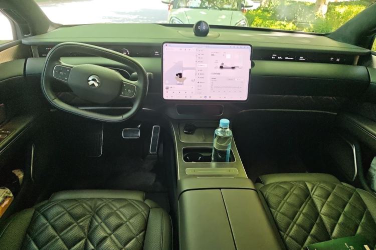 Used Nio ET9 2025 100 kWh Center Console